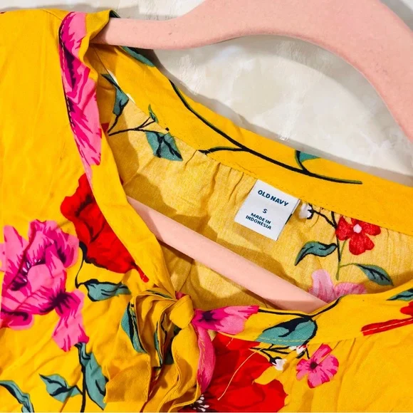 Old Navy yellow floral Hawaiian blouse size small - Picture 2 of 7